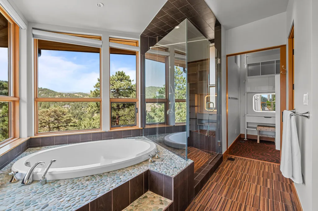 807 Timber Lane Home in Boulder, Colorado. Discover the epitome of modern elegance in this architectural gem designed by Oz Architecture. Nestled atop Pine Brook Hill, this serene retreat offers panoramic vistas, a private oasis with a saline pool, spa, and outdoor fireplace, and seamless indoor-outdoor living.