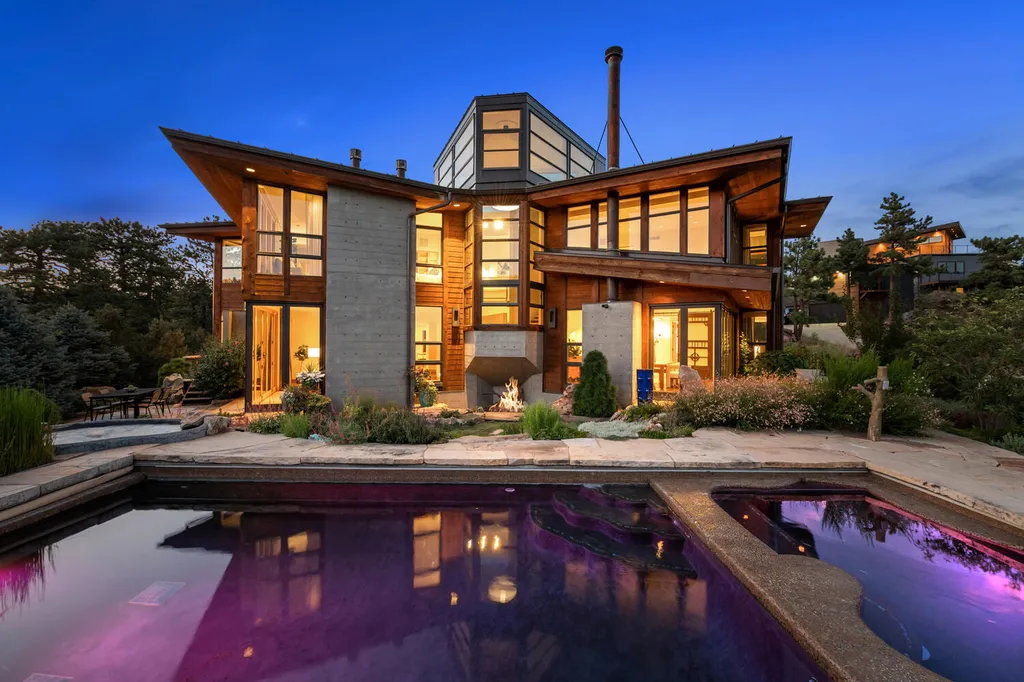 807 Timber Lane Home in Boulder, Colorado. Discover the epitome of modern elegance in this architectural gem designed by Oz Architecture. Nestled atop Pine Brook Hill, this serene retreat offers panoramic vistas, a private oasis with a saline pool, spa, and outdoor fireplace, and seamless indoor-outdoor living.