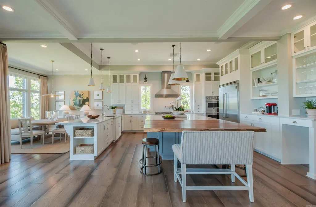 Lakefront Luxury Living: Exquisite Custom Home with Beaver Lake Views in Arkansas Listed at $3,850,000 19 8919 Castleberry Way Home in Rogers, Arkansas. Discover the epitome of luxury living on a sought-after .97-acre lot with breathtaking Beaver Lake views. This custom-built home is a masterpiece, boasting meticulously landscaped grounds and thoughtfully designed spaces for both formal and casual living.