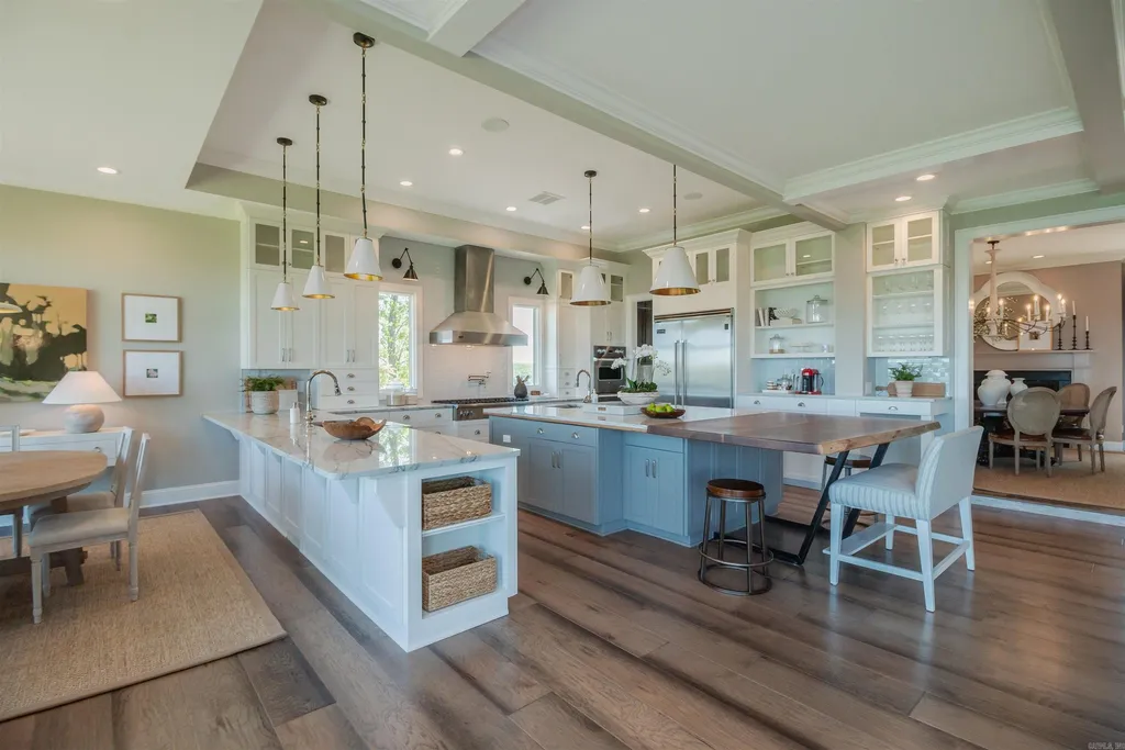 Lakefront Luxury Living: Exquisite Custom Home with Beaver Lake Views in Arkansas Listed at $3,850,000 20 8919 Castleberry Way Home in Rogers, Arkansas. Discover the epitome of luxury living on a sought-after .97-acre lot with breathtaking Beaver Lake views. This custom-built home is a masterpiece, boasting meticulously landscaped grounds and thoughtfully designed spaces for both formal and casual living.