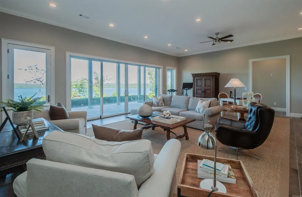 Lakefront Luxury Living: Exquisite Custom Home with Beaver Lake Views in Arkansas Listed at $3,850,000 33 8919 Castleberry Way Home in Rogers, Arkansas. Discover the epitome of luxury living on a sought-after .97-acre lot with breathtaking Beaver Lake views. This custom-built home is a masterpiece, boasting meticulously landscaped grounds and thoughtfully designed spaces for both formal and casual living.