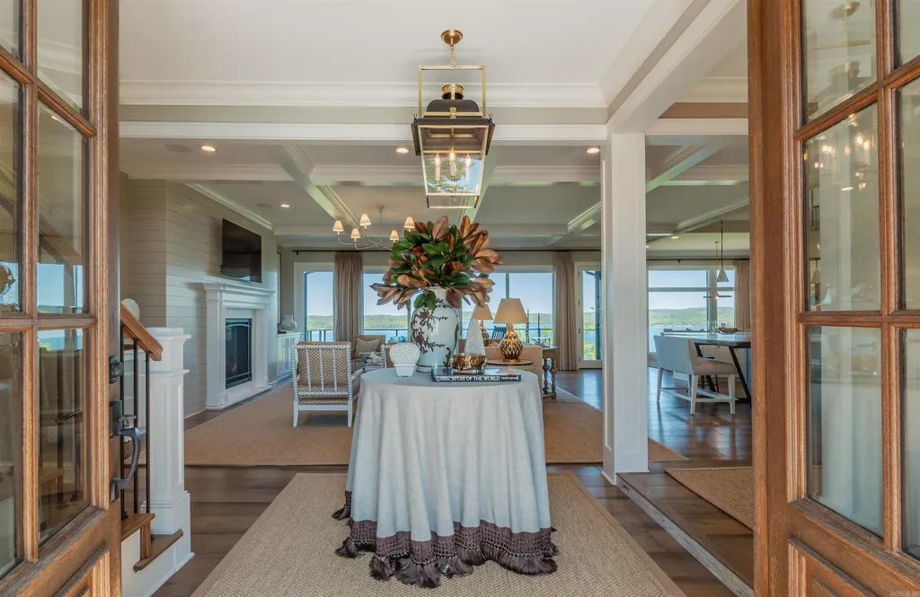 Lakefront Luxury Living: Exquisite Custom Home with Beaver Lake Views in Arkansas Listed at $3,850,000 9 8919 Castleberry Way Home in Rogers, Arkansas. Discover the epitome of luxury living on a sought-after .97-acre lot with breathtaking Beaver Lake views. This custom-built home is a masterpiece, boasting meticulously landscaped grounds and thoughtfully designed spaces for both formal and casual living.