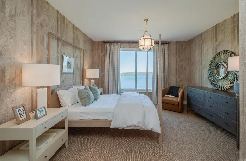 Lakefront Luxury Living: Exquisite Custom Home with Beaver Lake Views in Arkansas Listed at $3,850,000 38 8919 Castleberry Way Home in Rogers, Arkansas. Discover the epitome of luxury living on a sought-after .97-acre lot with breathtaking Beaver Lake views. This custom-built home is a masterpiece, boasting meticulously landscaped grounds and thoughtfully designed spaces for both formal and casual living.