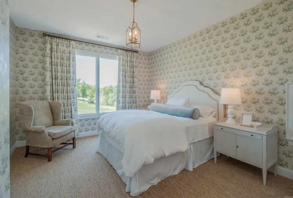 Lakefront Luxury Living: Exquisite Custom Home with Beaver Lake Views in Arkansas Listed at $3,850,000 39 8919 Castleberry Way Home in Rogers, Arkansas. Discover the epitome of luxury living on a sought-after .97-acre lot with breathtaking Beaver Lake views. This custom-built home is a masterpiece, boasting meticulously landscaped grounds and thoughtfully designed spaces for both formal and casual living.