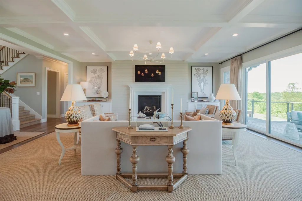 Lakefront Luxury Living: Exquisite Custom Home with Beaver Lake Views in Arkansas Listed at $3,850,000 14 8919 Castleberry Way Home in Rogers, Arkansas. Discover the epitome of luxury living on a sought-after .97-acre lot with breathtaking Beaver Lake views. This custom-built home is a masterpiece, boasting meticulously landscaped grounds and thoughtfully designed spaces for both formal and casual living.