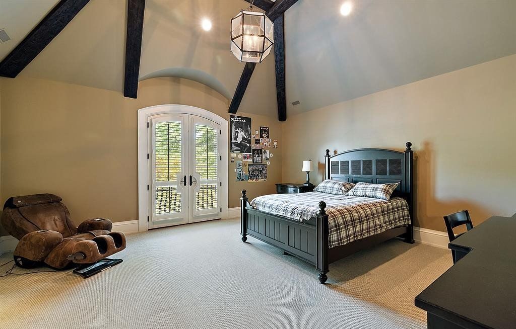 An Entertainment Oasis in Franklin, Michigan: Spectacular Estate on the Market for $6.99 Million