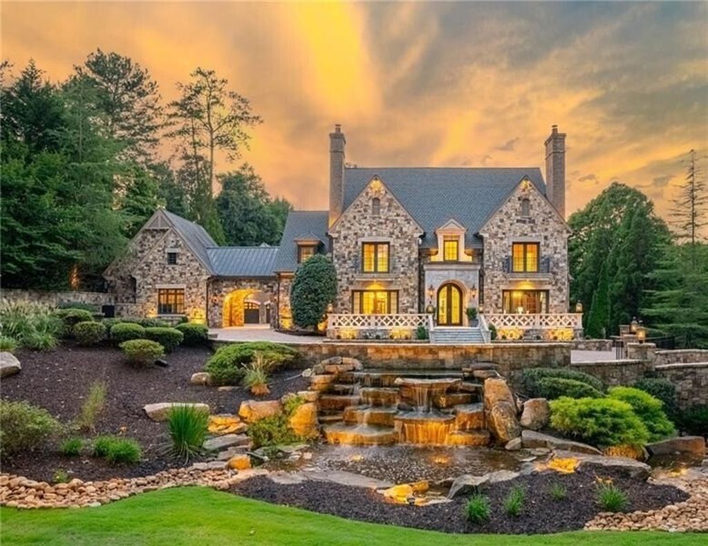 Atlanta, Georgia's Luxurious English Manor Estate: Classic Architecture at $5,695 Million