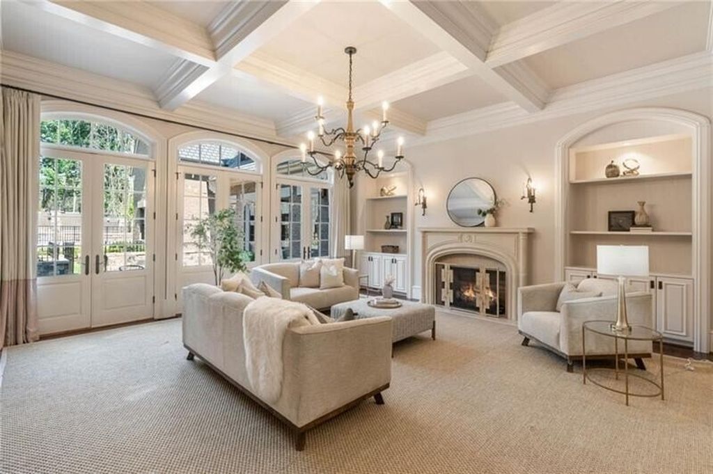 Atlanta, Georgia's Luxurious English Manor Estate: Classic Architecture at $5,695 Million