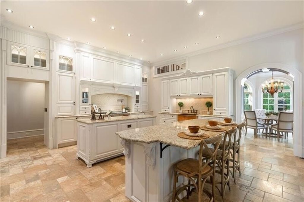 Atlanta, Georgia's Luxurious English Manor Estate: Classic Architecture at $5,695 Million
