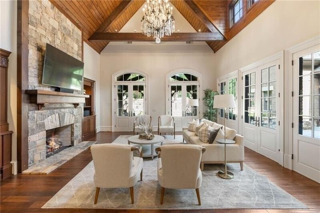 Atlanta, Georgia's Luxurious English Manor Estate: Classic Architecture at $5,695 Million
