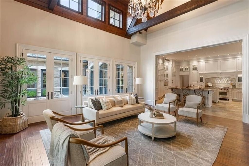 Atlanta, Georgia's Luxurious English Manor Estate: Classic Architecture at $5,695 Million