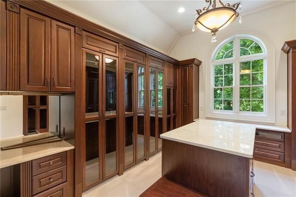 Atlanta, Georgia's Luxurious English Manor Estate: Classic Architecture at $5,695 Million