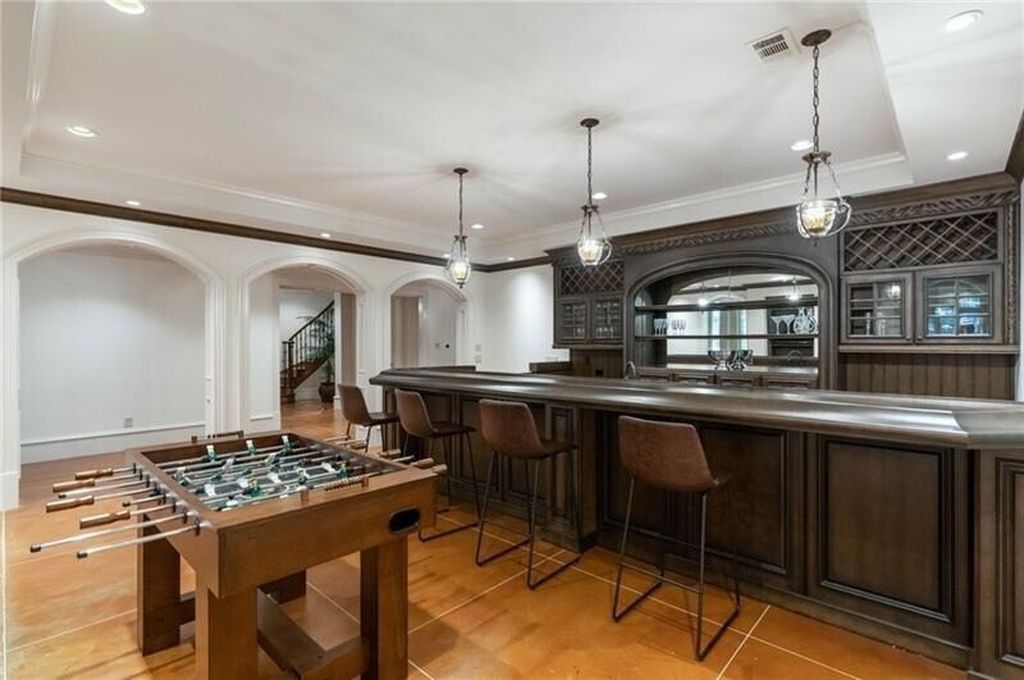Atlanta, Georgia's Luxurious English Manor Estate: Classic Architecture at $5,695 Million