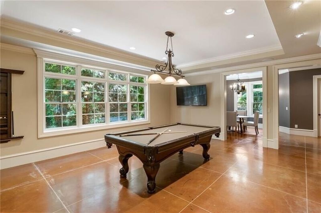 Atlanta, Georgia's Luxurious English Manor Estate: Classic Architecture at $5,695 Million