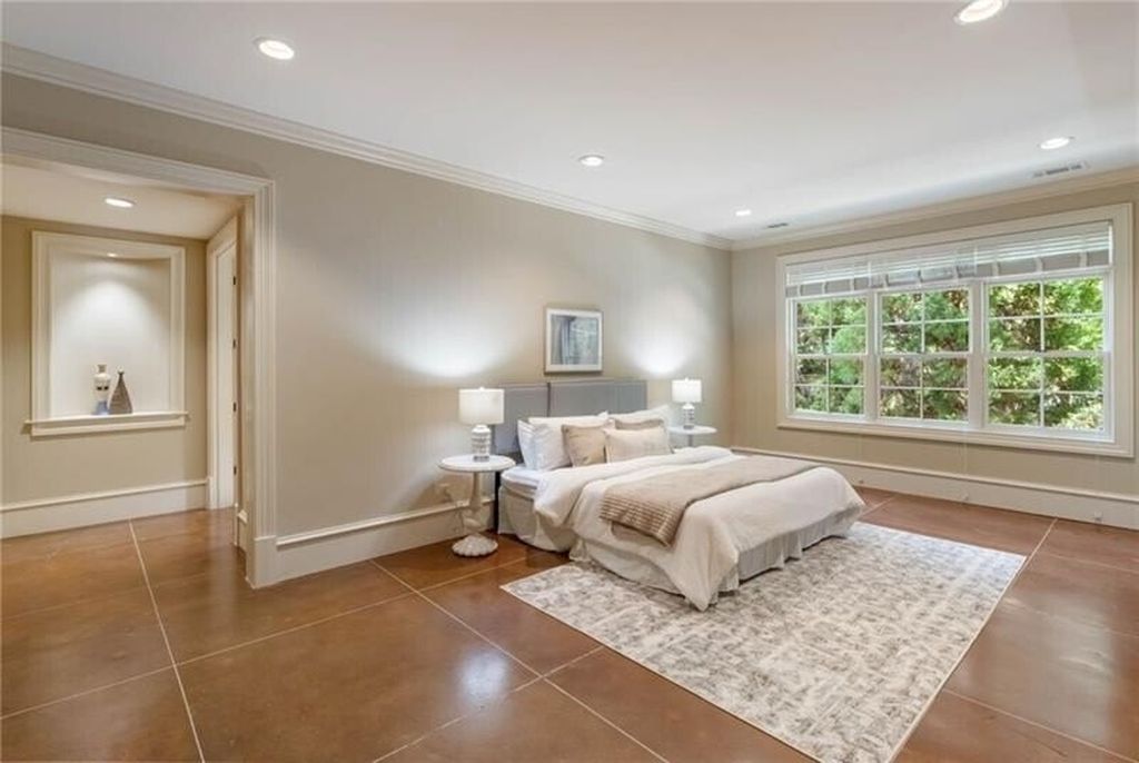 Atlanta, Georgia's Luxurious English Manor Estate: Classic Architecture at $5,695 Million
