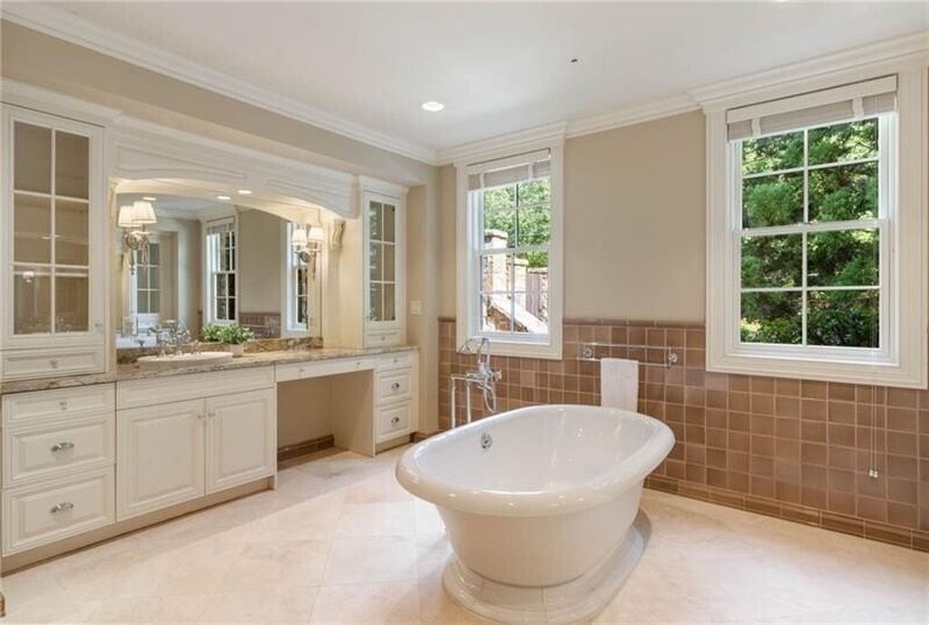 Atlanta, Georgia's Luxurious English Manor Estate: Classic Architecture at $5,695 Million
