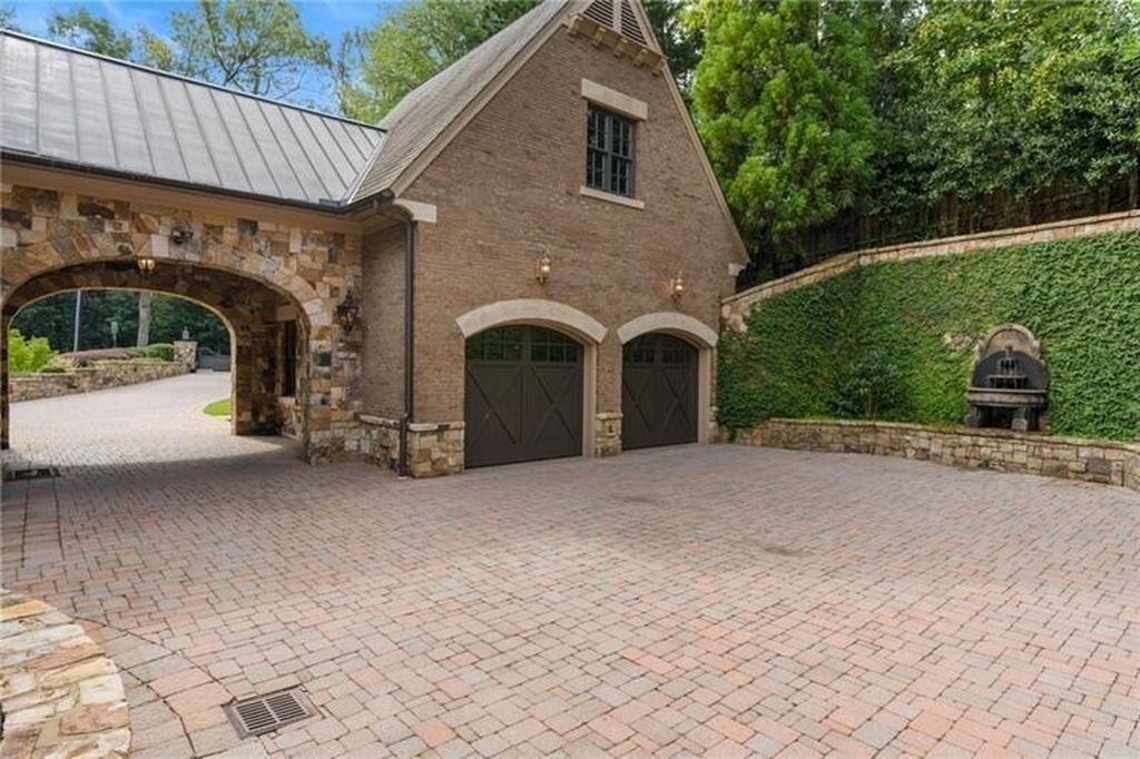 Atlanta, Georgia's Luxurious English Manor Estate: Classic Architecture at $5,695 Million