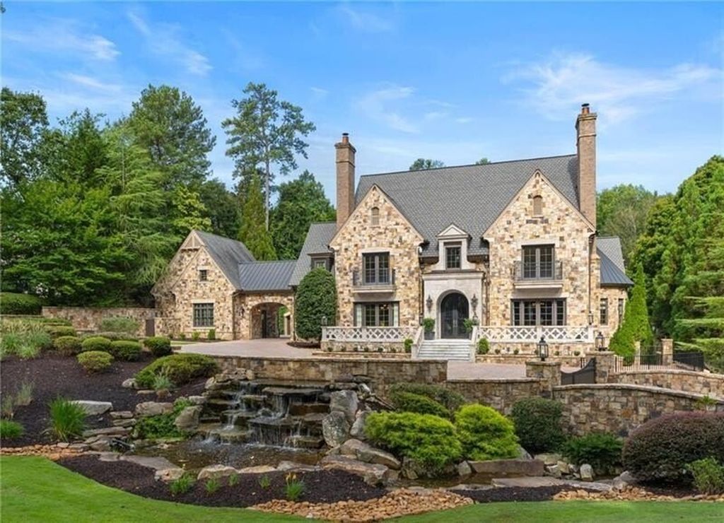 Atlanta, Georgia's Luxurious English Manor Estate: Classic Architecture at $5,695 Million