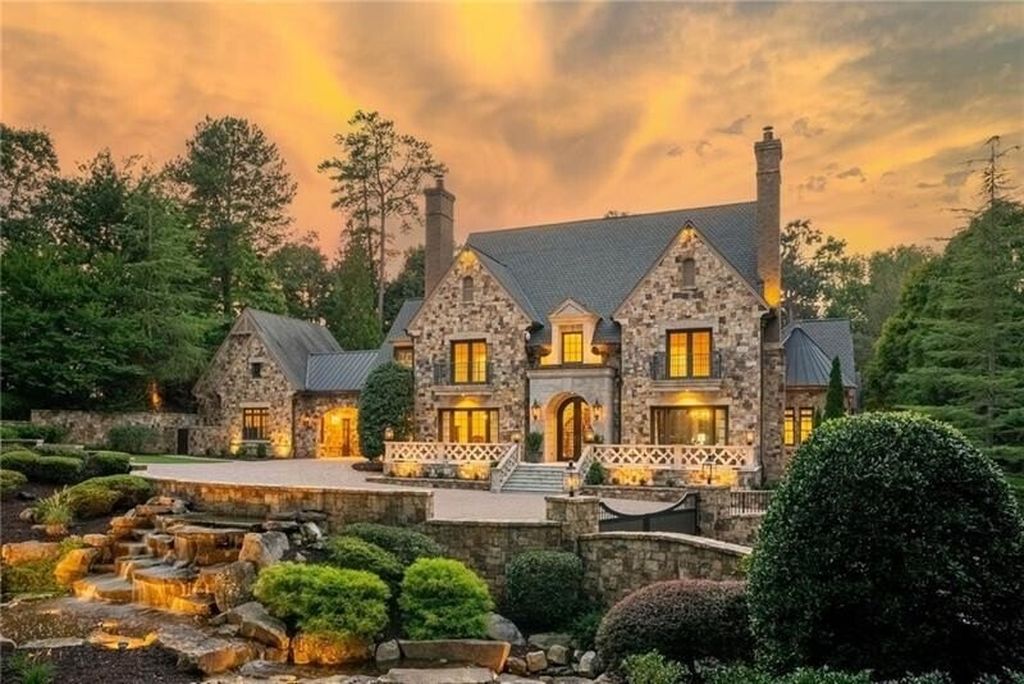 Atlanta, Georgia's Luxurious English Manor Estate: Classic Architecture at $5,695 Million