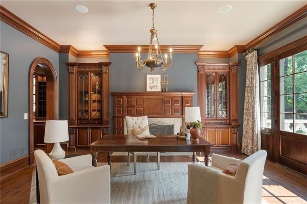 Atlanta, Georgia's Luxurious English Manor Estate: Classic Architecture at $5,695 Million