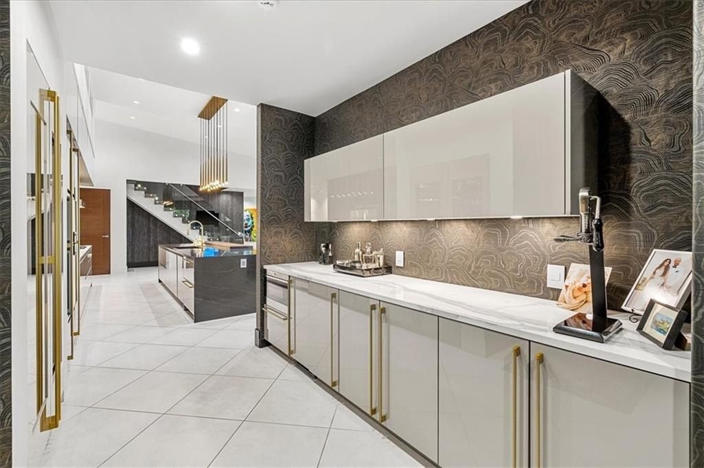 Atlanta Oasis: $3.99 Million Stunning Ultra-Contemporary Home with Lush Landscaping