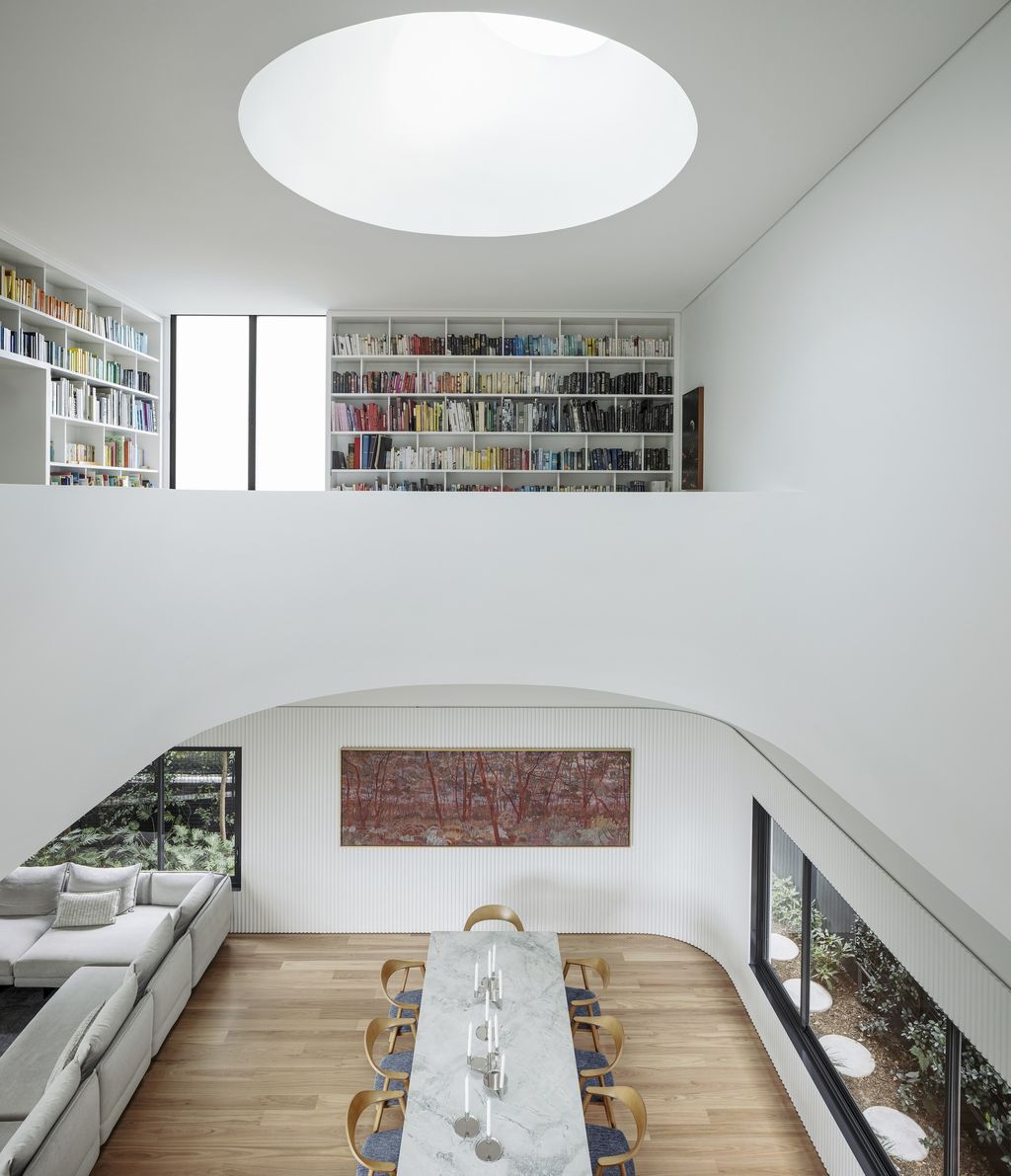 Boomerang House with Subtle, Captivating Design by Joe Adsett ...
