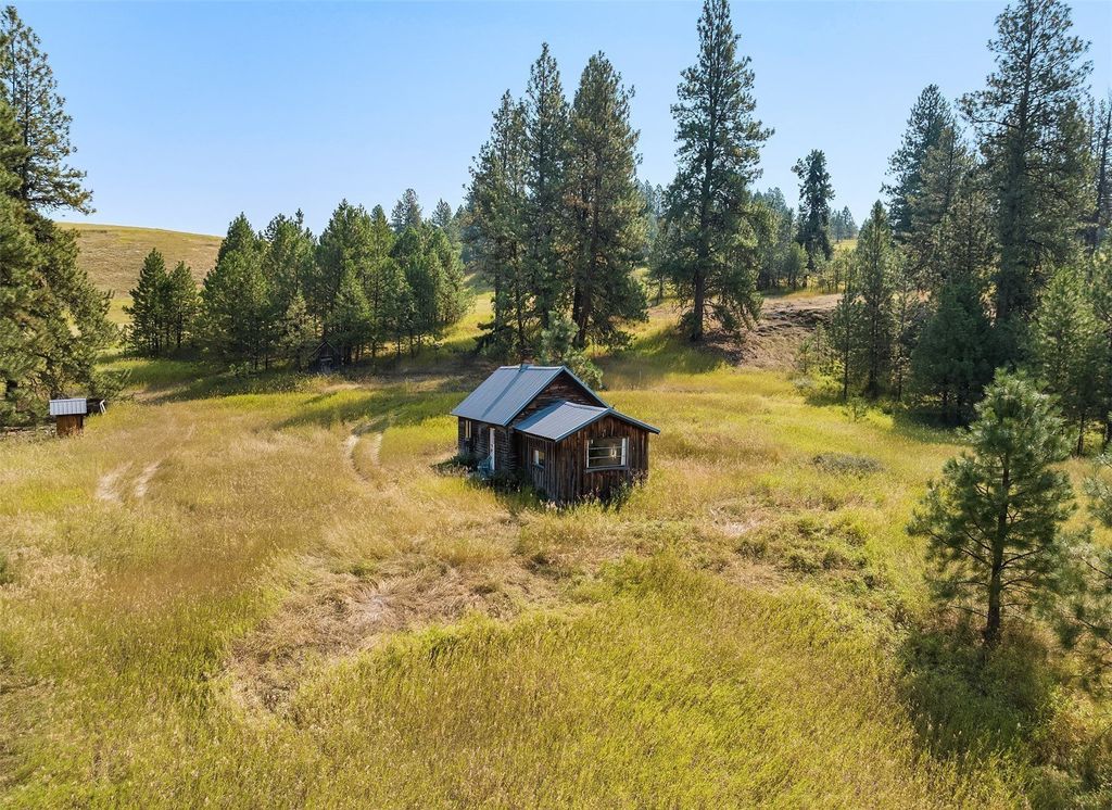 Embrace Serene Sophistication: The Secluded Hardrock Ranch Retreat in Republic, Washington, Listed for $3.585 Million
