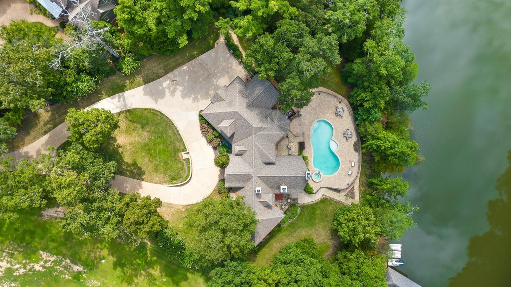 Endless Summer at Your Doorstep: Luxurious Lakefront Estate in Ooltewah, Tennessee, Offered at $2.65 Million