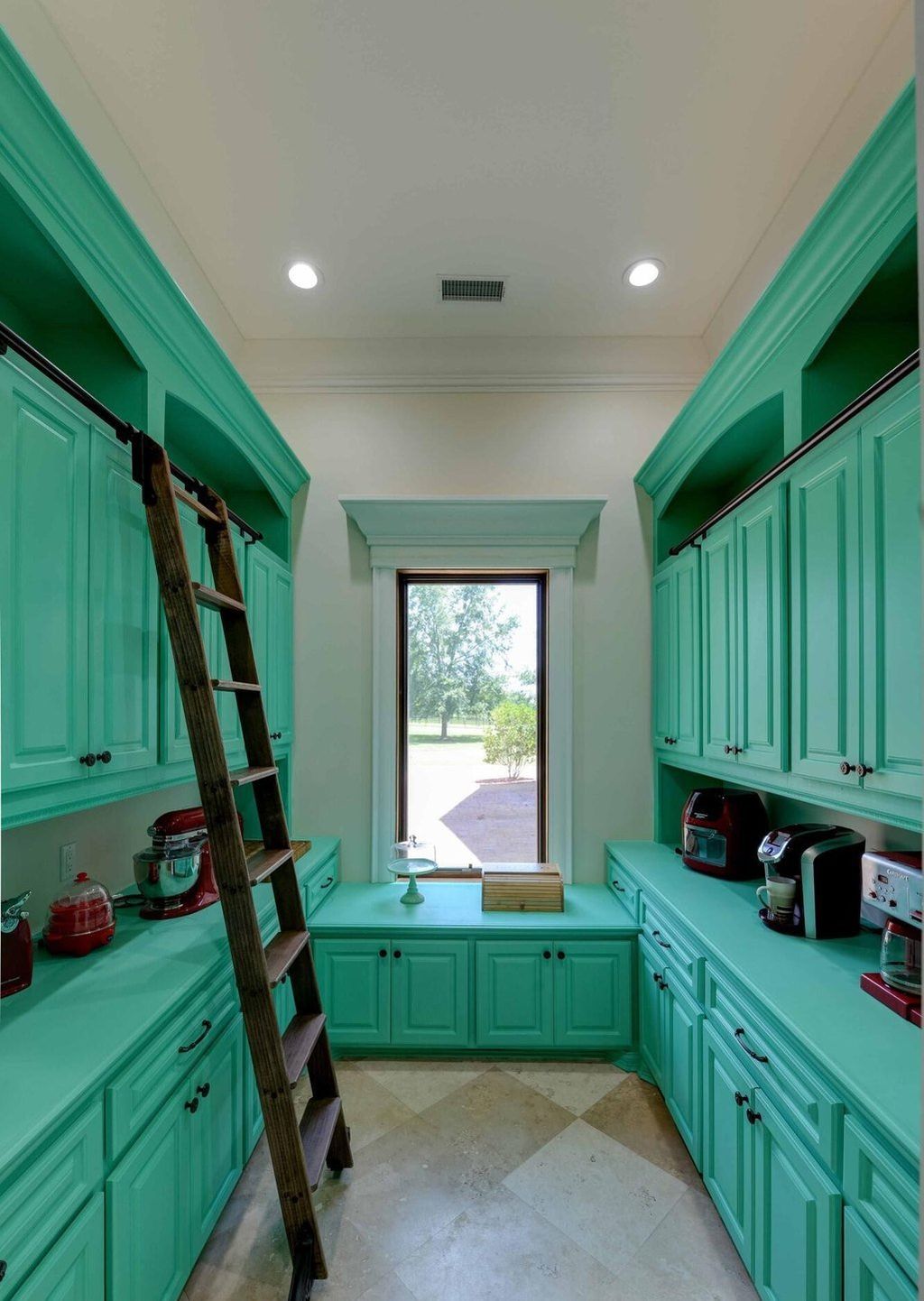 Exploring 'The Mansion': A $4.5 Million Exemplar of Craftsmanship in Philadelphia, Mississippi