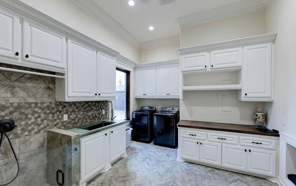 Exploring 'The Mansion': A $4.5 Million Exemplar of Craftsmanship in Philadelphia, Mississippi