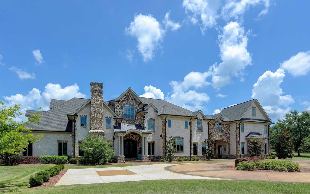 Exploring 'The Mansion': A $4.5 Million Exemplar of Craftsmanship in Philadelphia, Mississippi