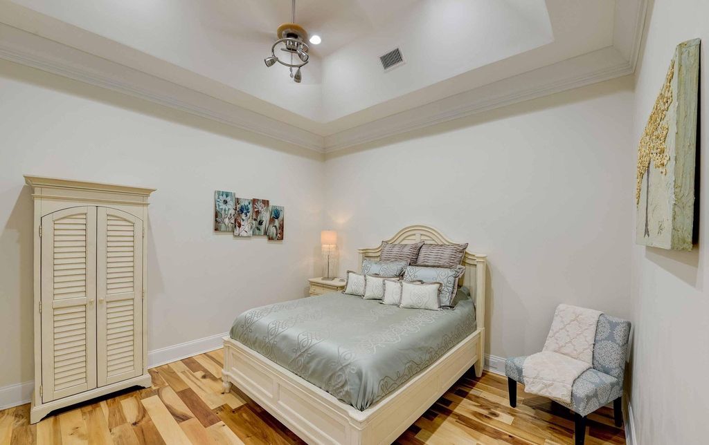Exploring 'The Mansion': A $4.5 Million Exemplar of Craftsmanship in Philadelphia, Mississippi