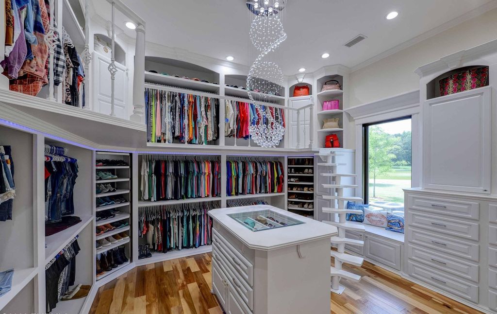 Exploring 'The Mansion': A $4.5 Million Exemplar of Craftsmanship in Philadelphia, Mississippi