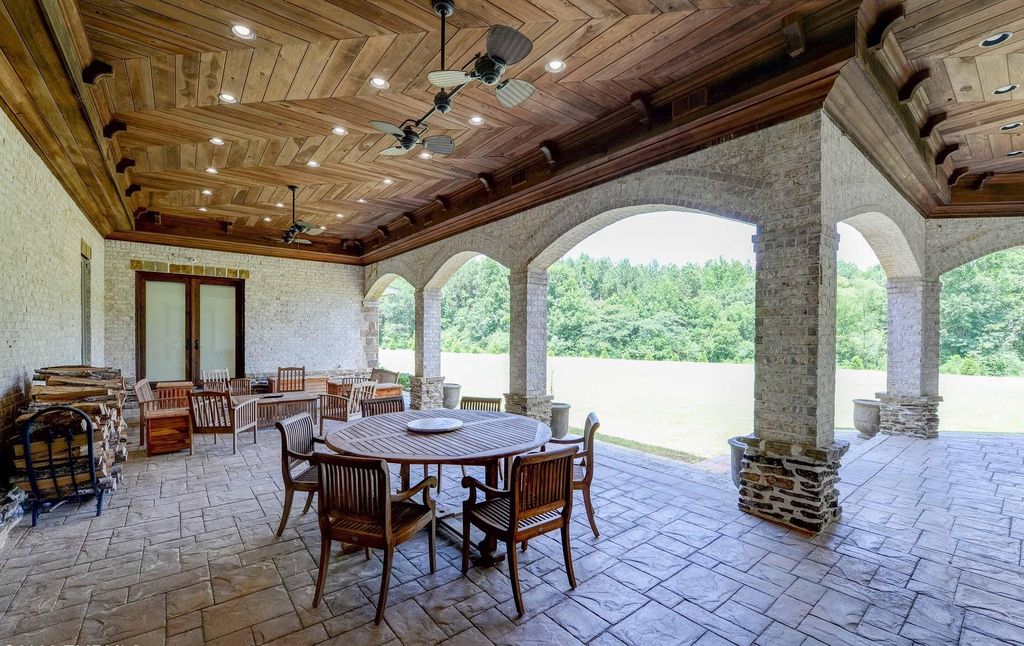 Exploring 'The Mansion': A $4.5 Million Exemplar of Craftsmanship in Philadelphia, Mississippi