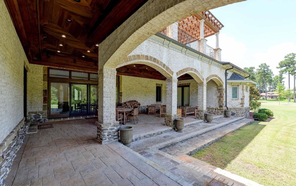 Exploring 'The Mansion': A $4.5 Million Exemplar of Craftsmanship in Philadelphia, Mississippi