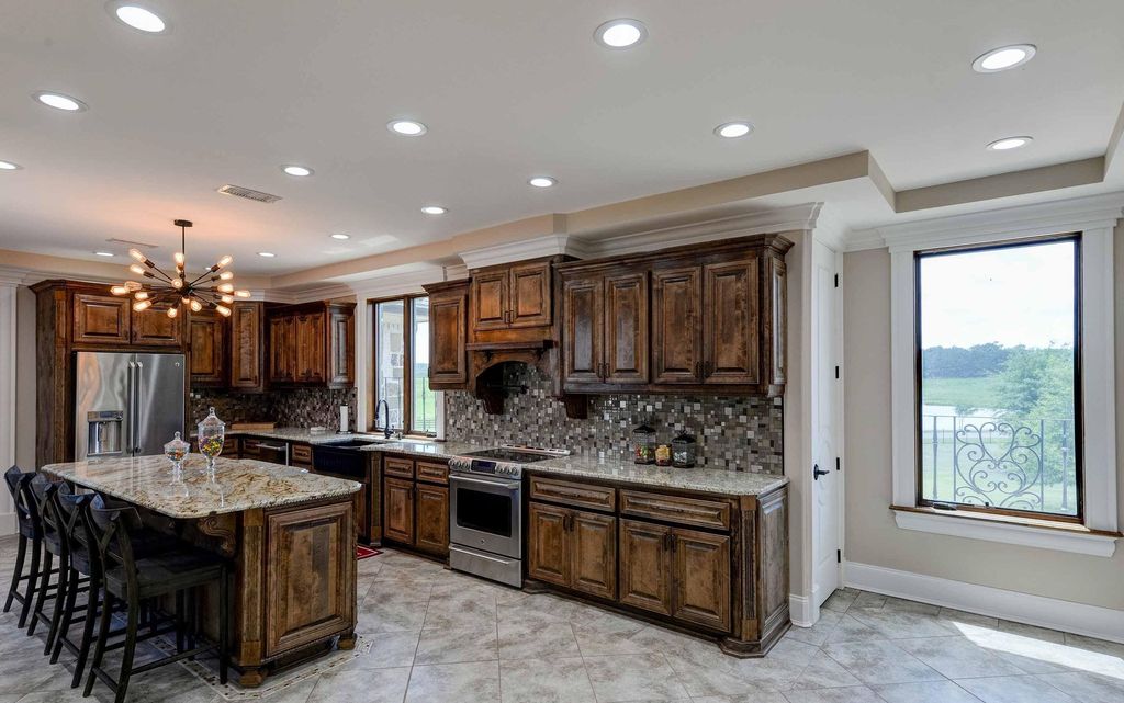 Exploring 'The Mansion': A $4.5 Million Exemplar of Craftsmanship in Philadelphia, Mississippi