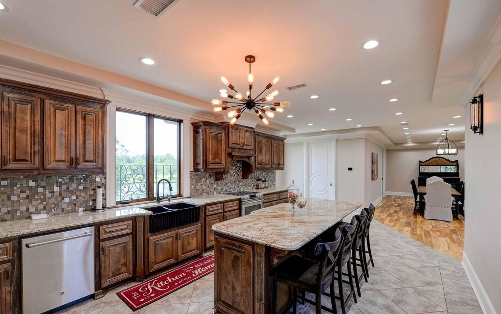 Exploring 'The Mansion': A $4.5 Million Exemplar of Craftsmanship in Philadelphia, Mississippi