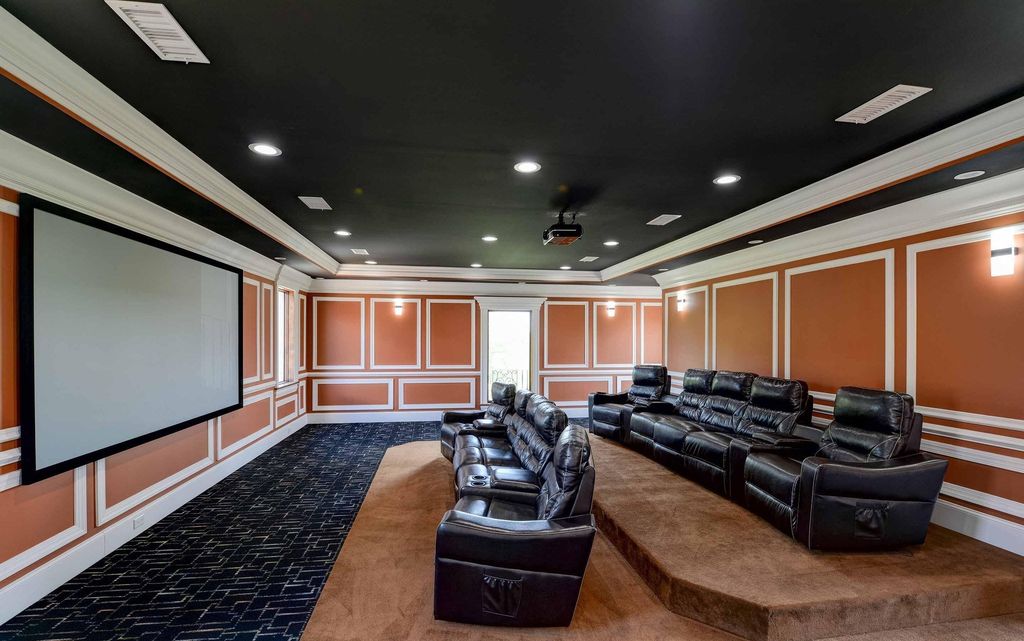 Exploring 'The Mansion': A $4.5 Million Exemplar of Craftsmanship in Philadelphia, Mississippi