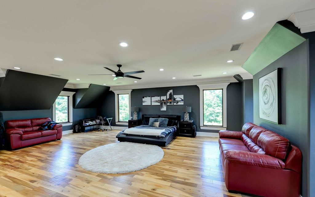 Exploring 'The Mansion': A $4.5 Million Exemplar of Craftsmanship in Philadelphia, Mississippi