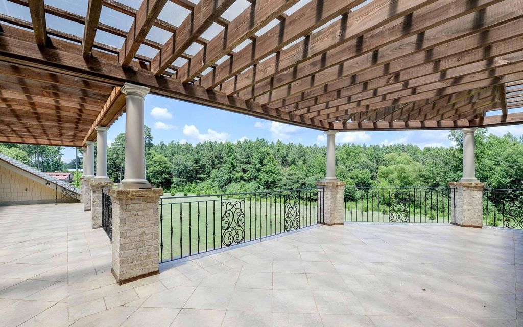 Exploring 'The Mansion': A $4.5 Million Exemplar of Craftsmanship in Philadelphia, Mississippi