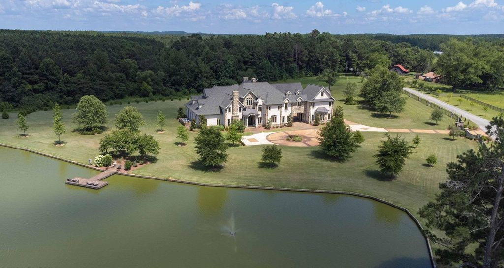 Exploring 'The Mansion': A $4.5 Million Exemplar of Craftsmanship in Philadelphia, Mississippi