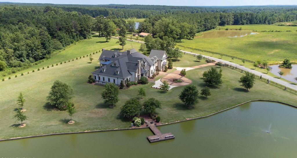 Exploring 'The Mansion': A $4.5 Million Exemplar of Craftsmanship in Philadelphia, Mississippi