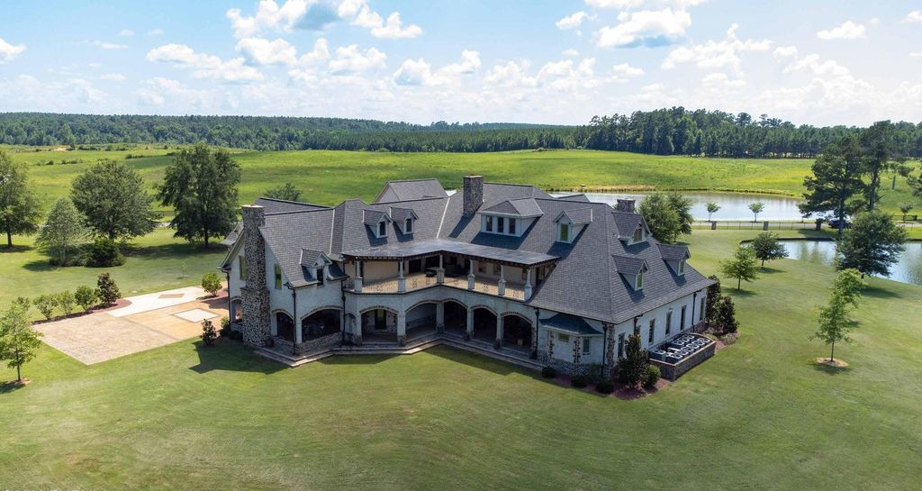 Exploring 'The Mansion': A $4.5 Million Exemplar of Craftsmanship in Philadelphia, Mississippi