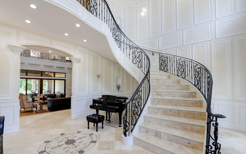 Exploring 'The Mansion': A $4.5 Million Exemplar of Craftsmanship in Philadelphia, Mississippi