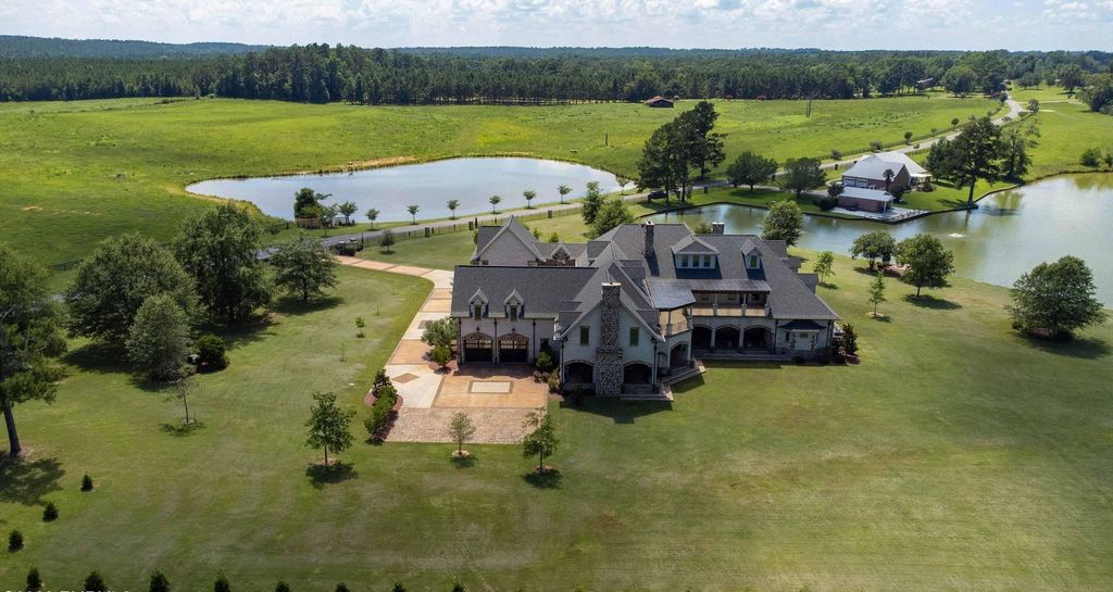 Exploring 'The Mansion': A $4.5 Million Exemplar of Craftsmanship in Philadelphia, Mississippi
