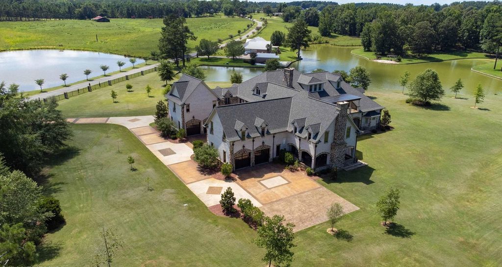 Exploring 'The Mansion': A $4.5 Million Exemplar of Craftsmanship in Philadelphia, Mississippi