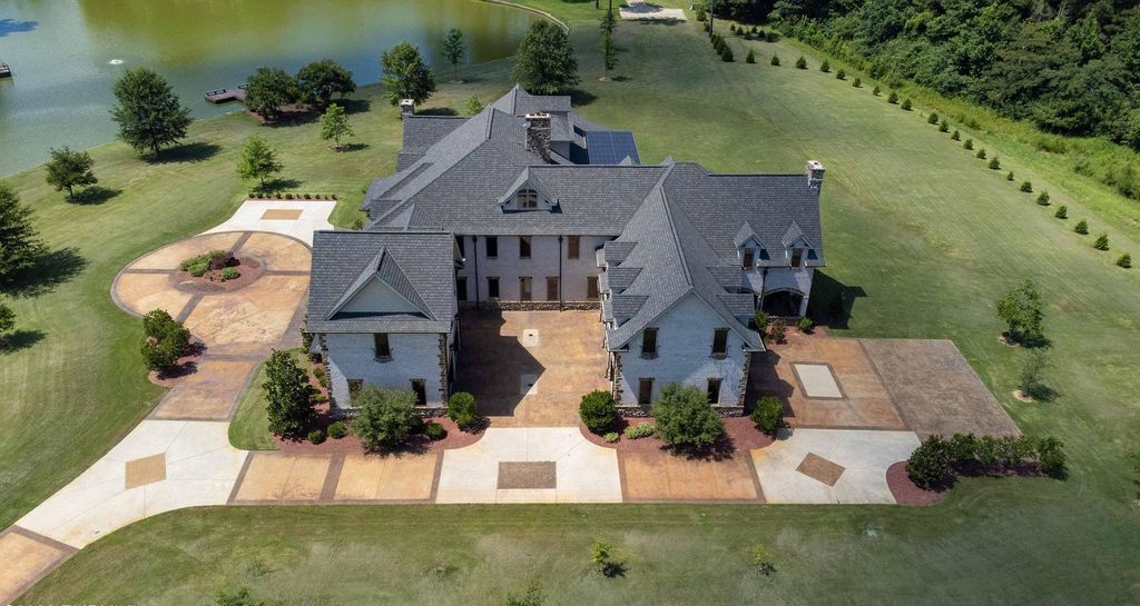 Exploring 'The Mansion': A $4.5 Million Exemplar of Craftsmanship in Philadelphia, Mississippi