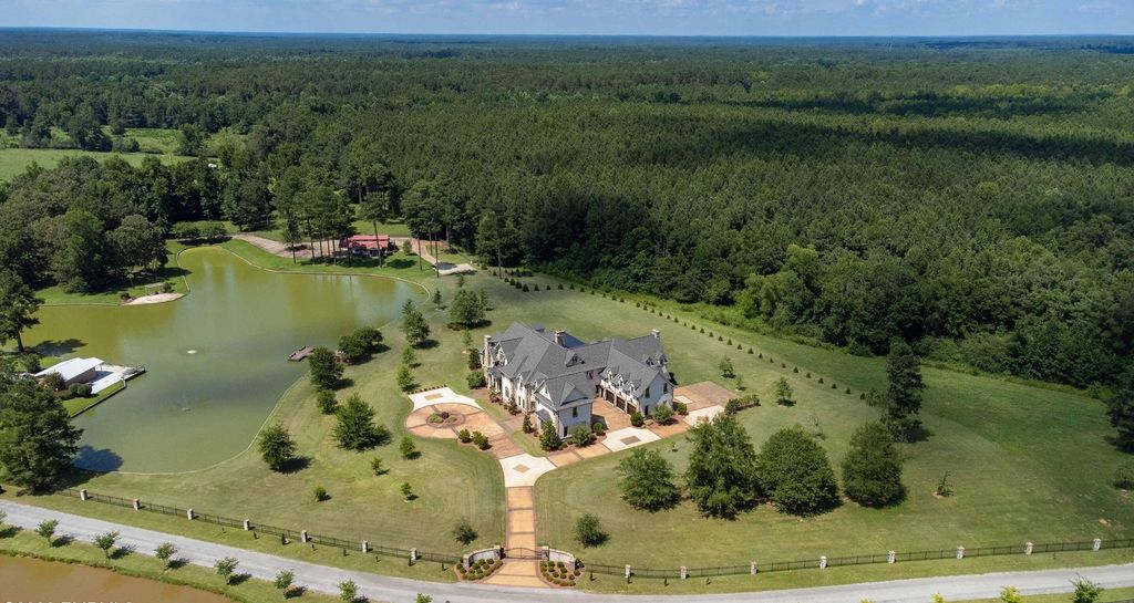 Exploring 'The Mansion': A $4.5 Million Exemplar of Craftsmanship in Philadelphia, Mississippi