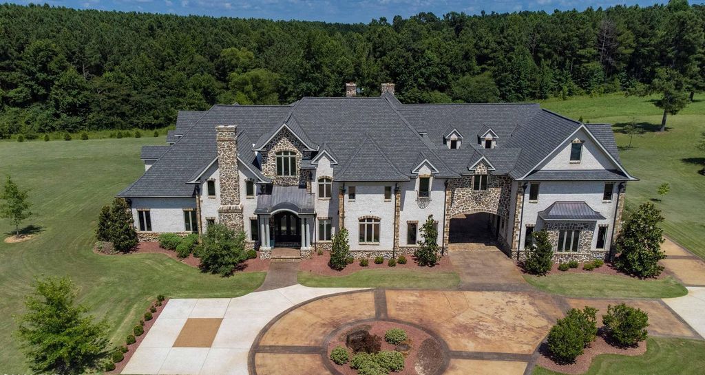 Exploring 'The Mansion': A $4.5 Million Exemplar of Craftsmanship in Philadelphia, Mississippi