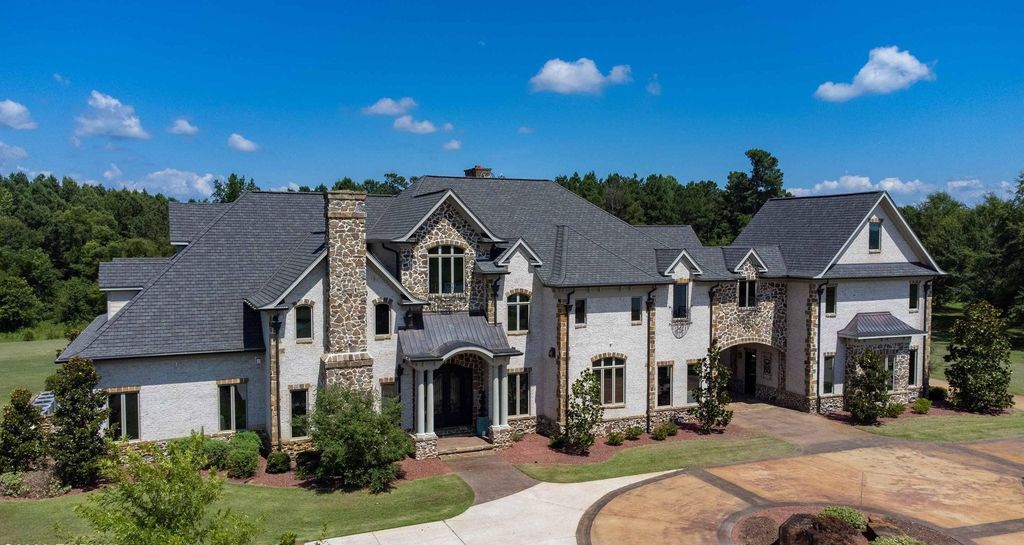 Exploring 'The Mansion': A $4.5 Million Exemplar of Craftsmanship in Philadelphia, Mississippi